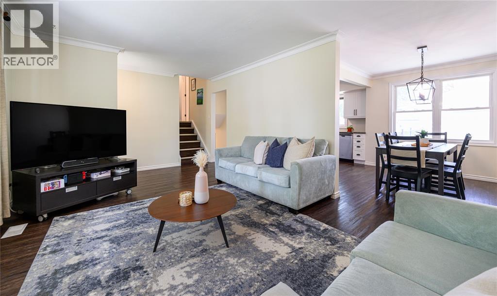 962 LYNDALE CRESCENT