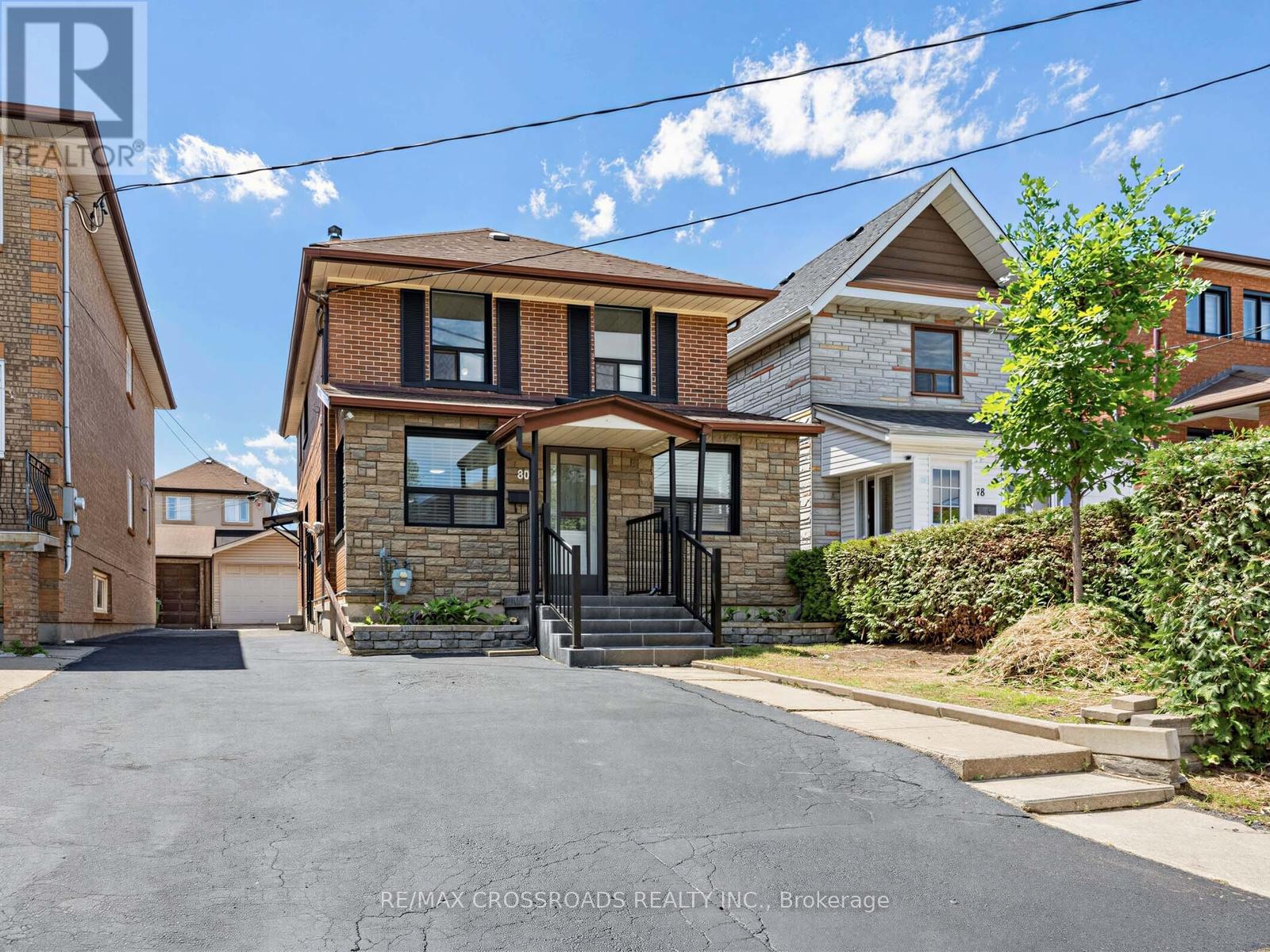Photo 1 of 32 — 80 GRAY AVENUE, Toronto (Rockcliffe-Smythe), ON M6N4S8