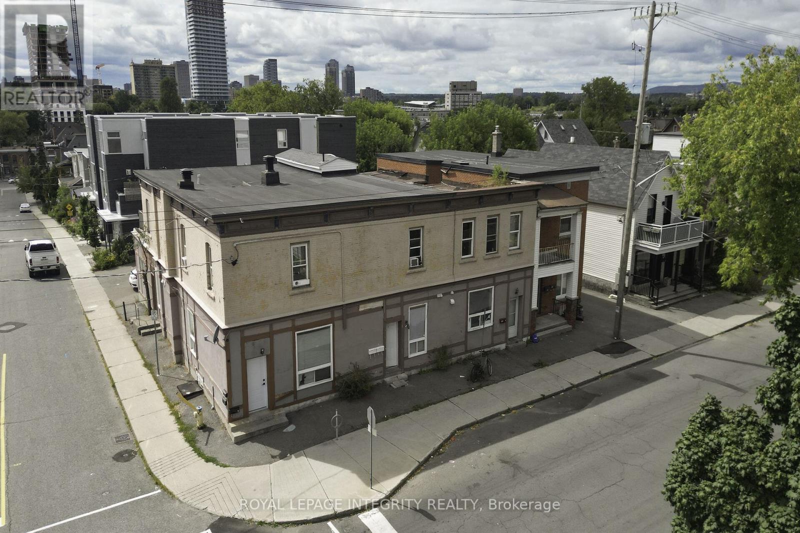 6 - 202 ROCHESTER STREET