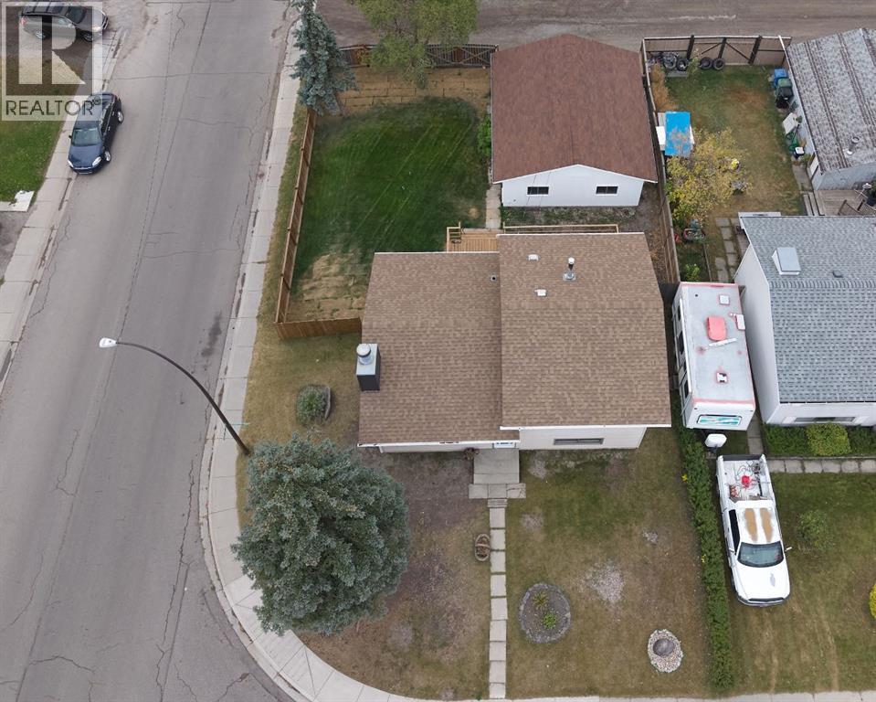 1176 Penrith Crescent SE