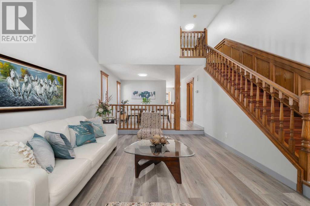 12 Strathroy Bay SW
