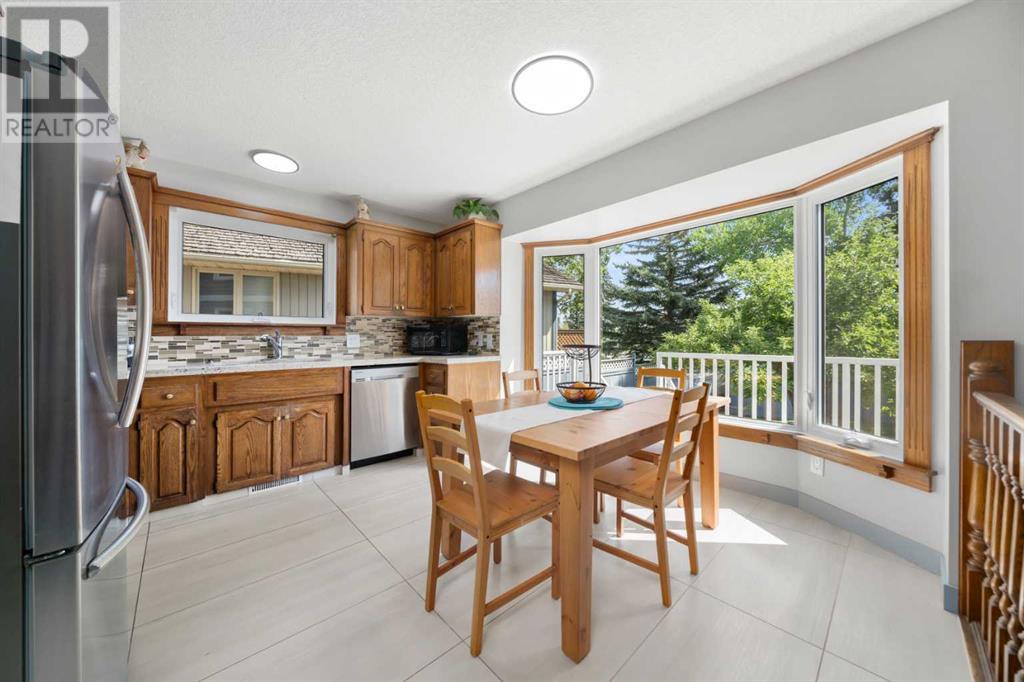 12 Strathroy Bay SW