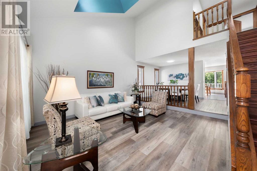 12 Strathroy Bay SW