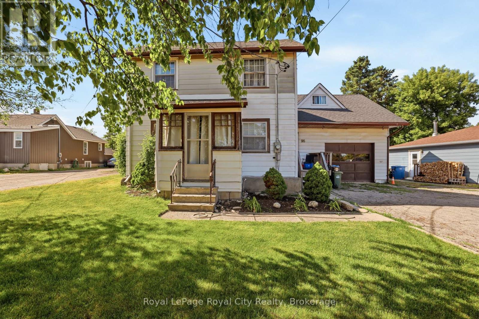 Photo 1 of 32 — 96 BEAUMONT CRESCENT, Guelph (Grange Road), ON N1E6B1