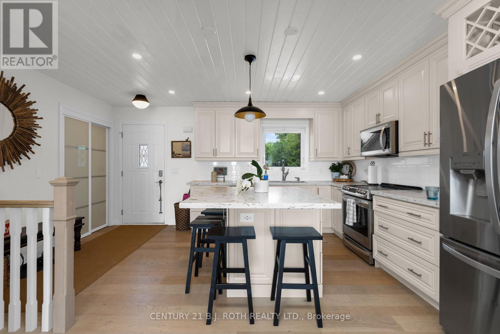 95 LAKESHORE ROAD E