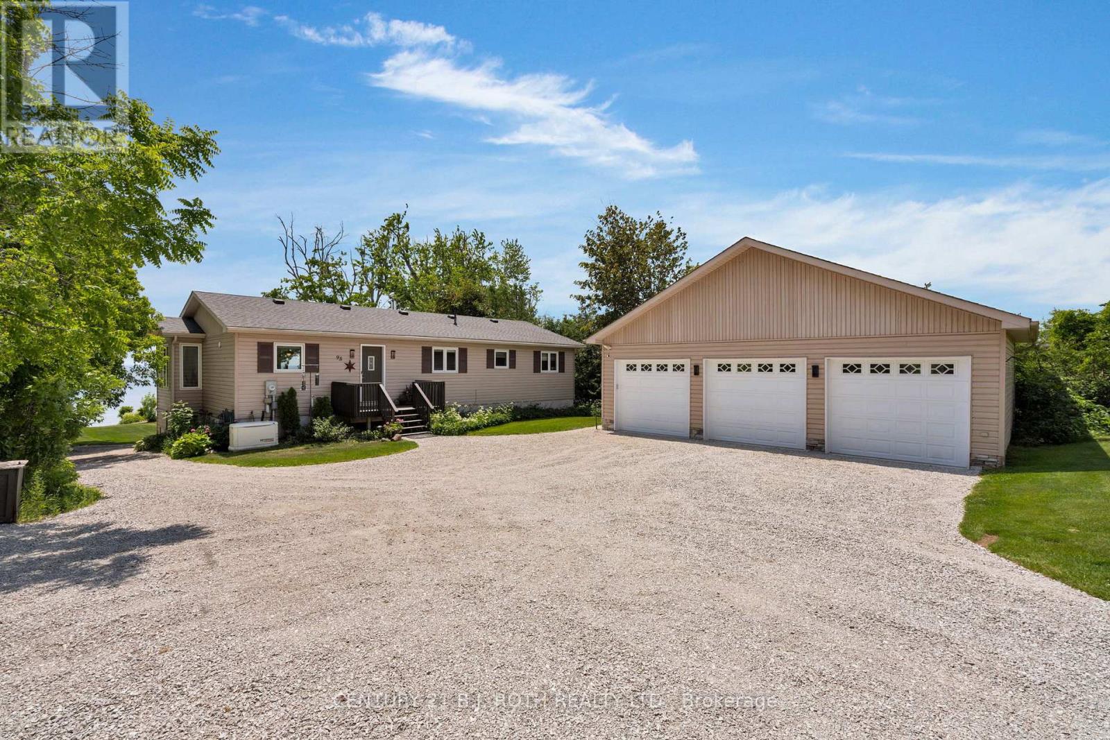 95 LAKESHORE ROAD E