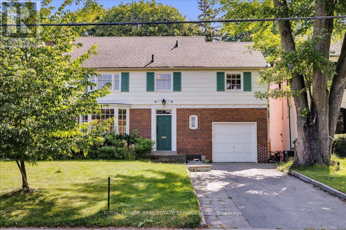 Photo 1 of 46 — 19 STRATHGOWAN CRESCENT, Toronto (Lawrence Park South), ON M4N2Z6