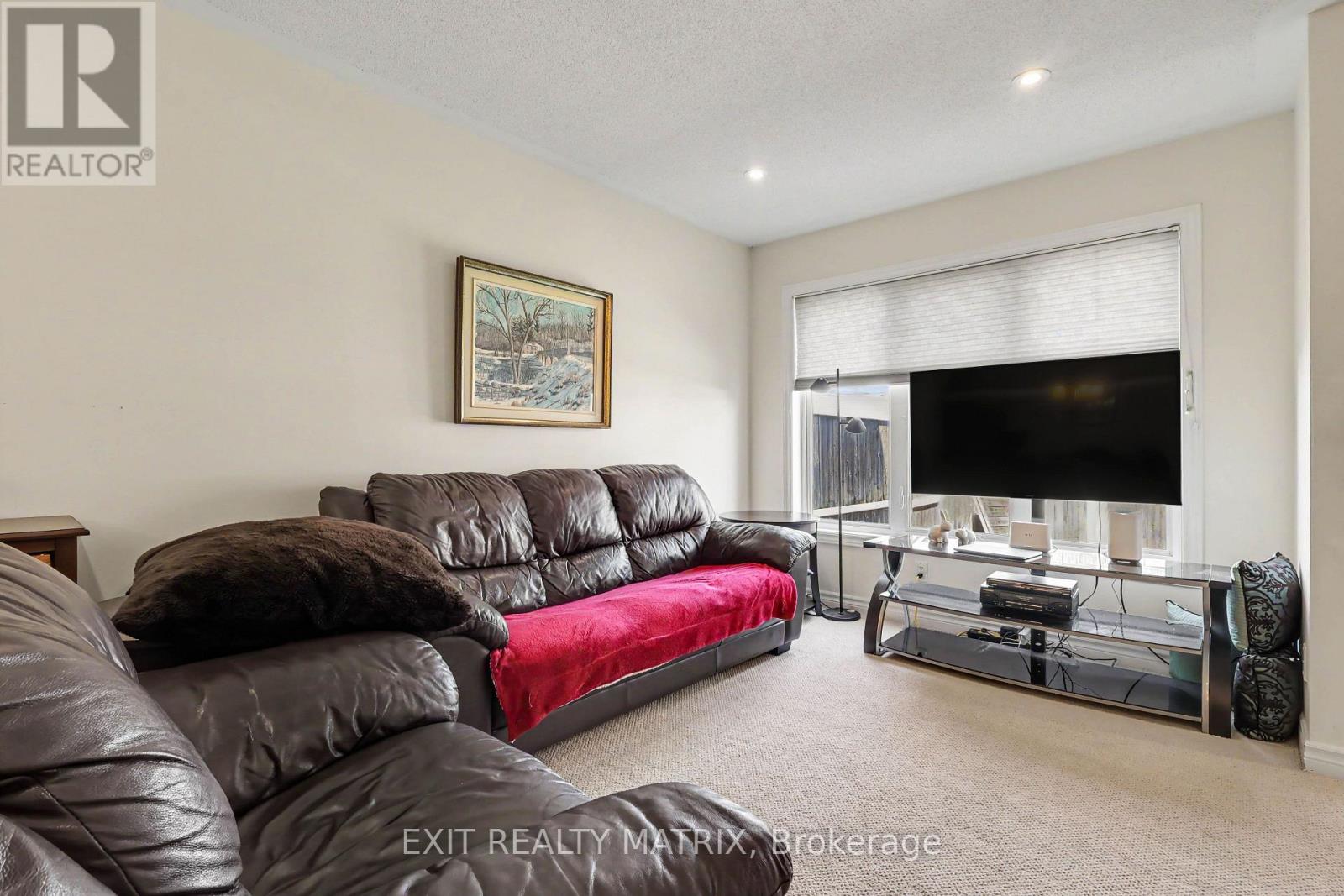 416 GOLDENBROOK WAY