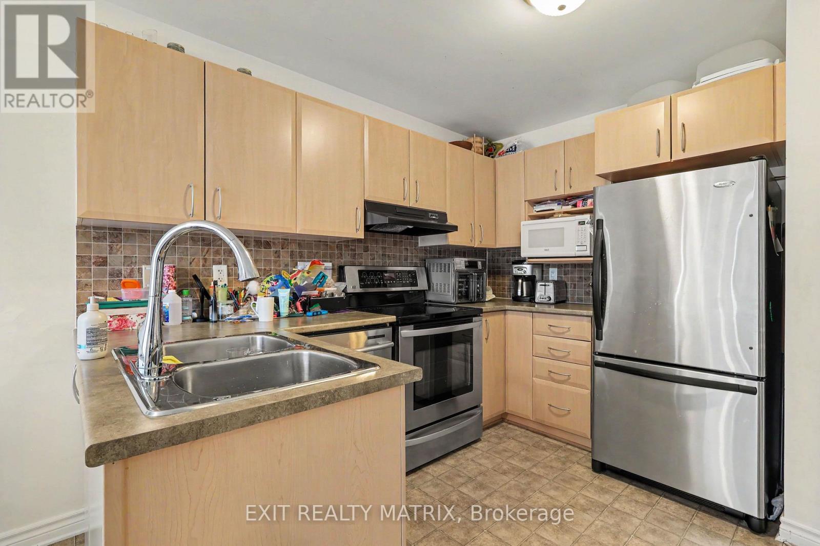 416 GOLDENBROOK WAY