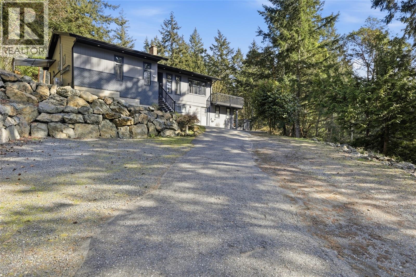 852 Walfred Rd