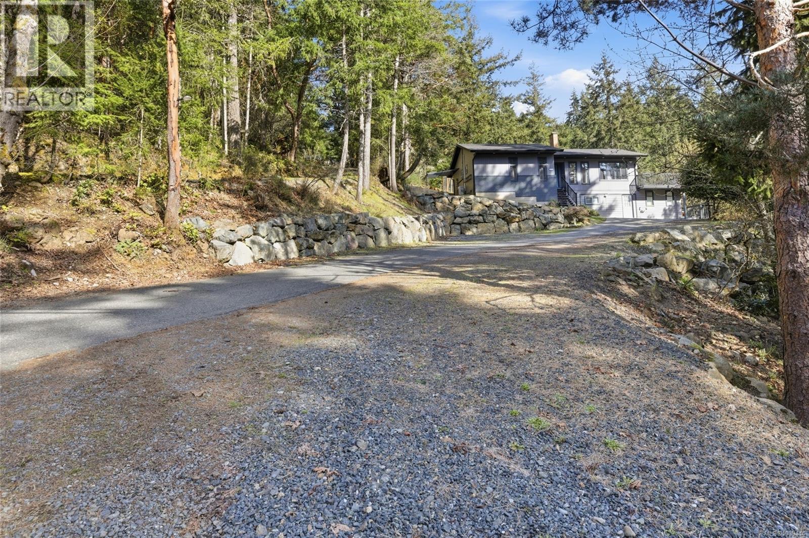 852 Walfred Rd