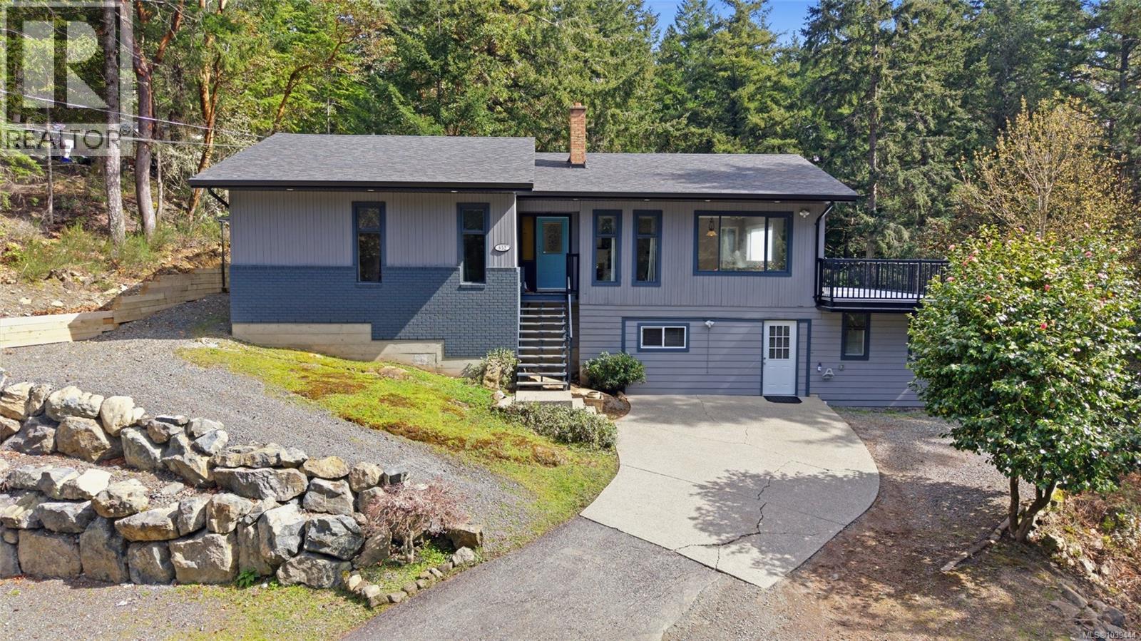 852 Walfred Rd