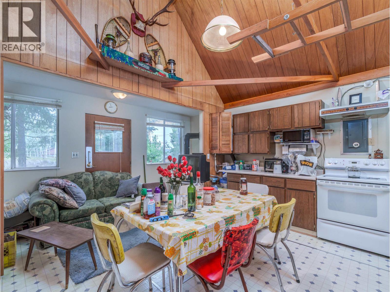 920 S GREEN LAKE ROAD