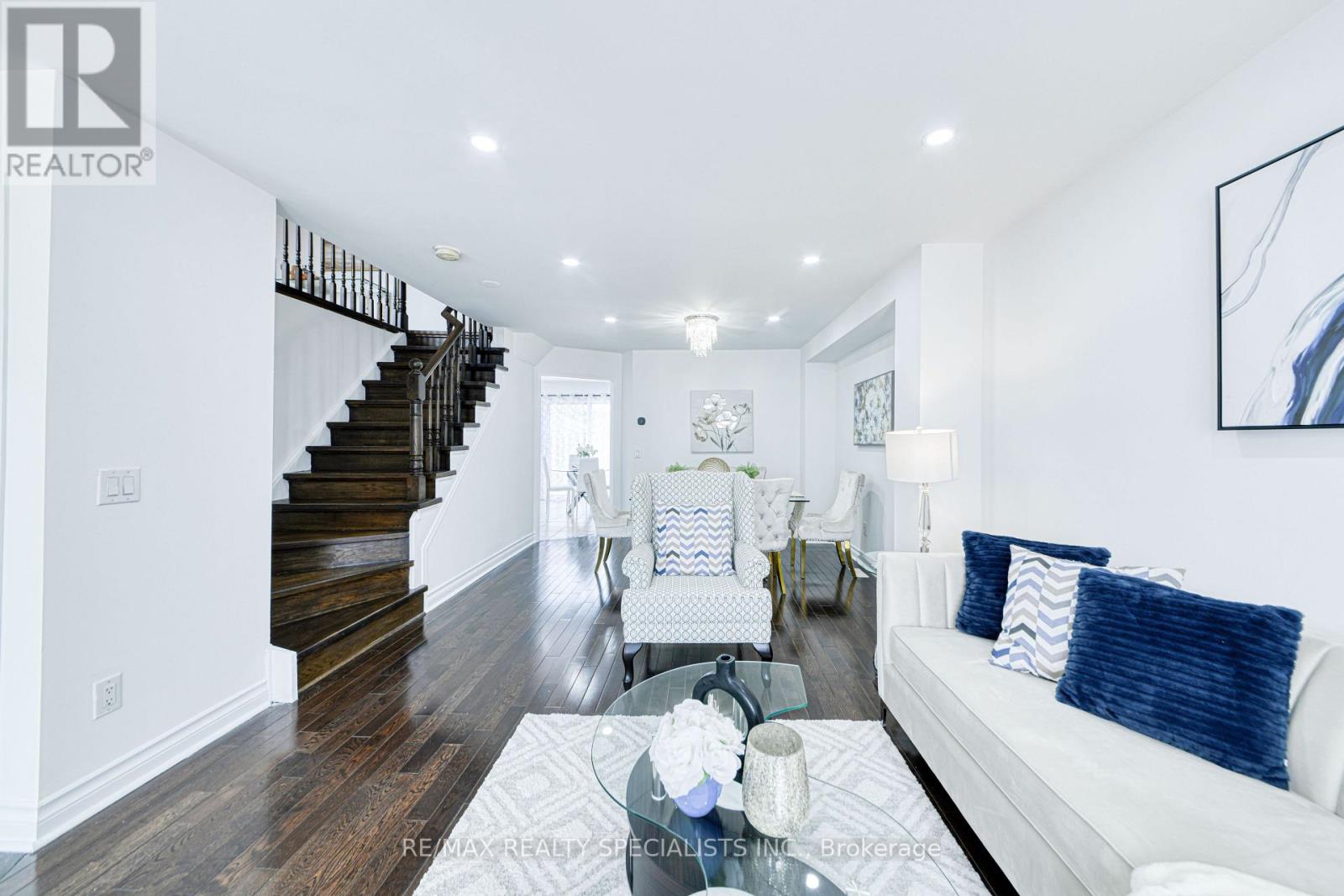 35 SOFTNEEDLE AVENUE