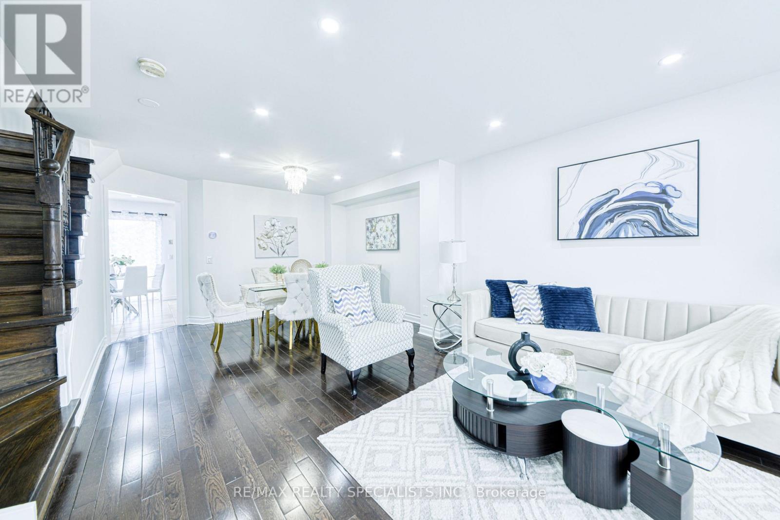 35 SOFTNEEDLE AVENUE