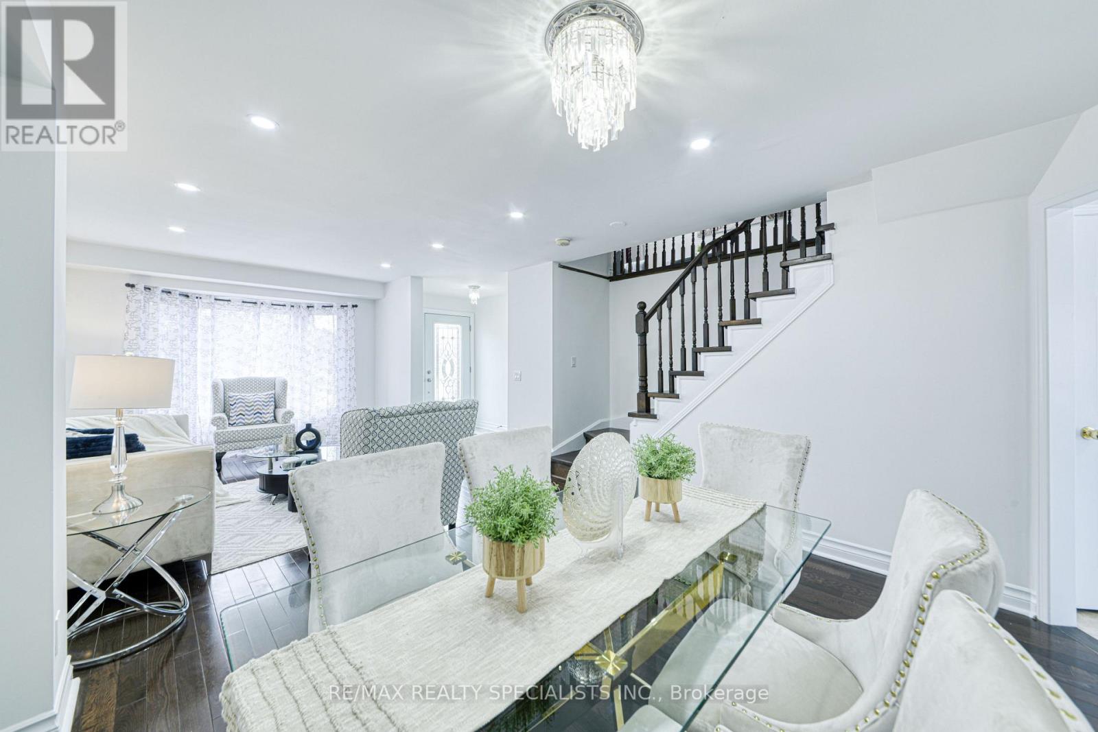 35 SOFTNEEDLE AVENUE