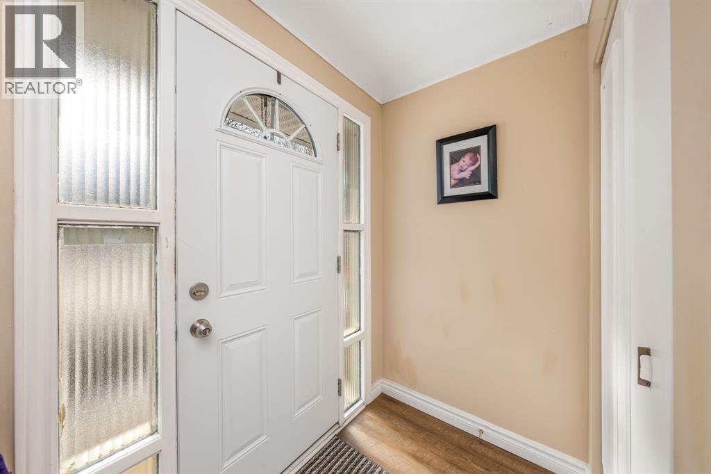 862 Assiniboine CRESCENT