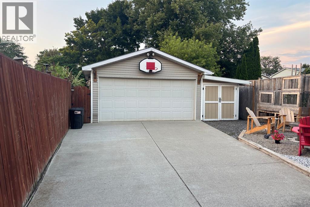 862 Assiniboine CRESCENT