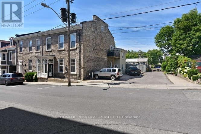 32 APPLE STREET