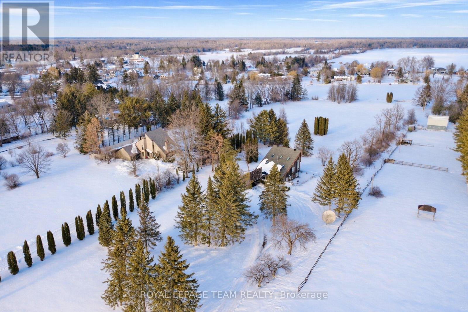 5965 RIDEAU VALLEY DRIVE N