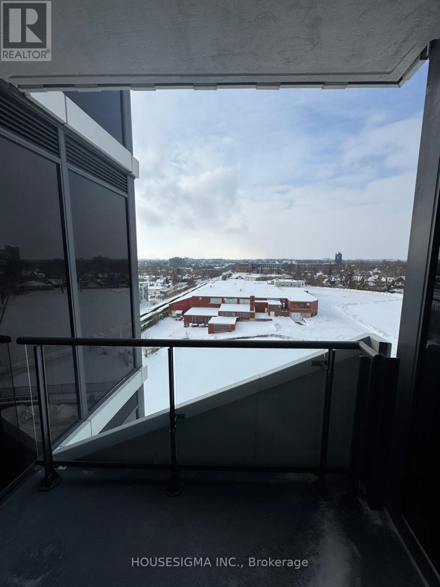 806 - 25 WELLINGTON STREET S