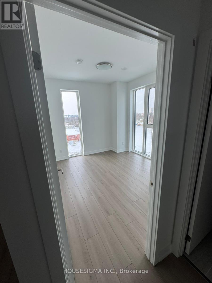 806 - 25 WELLINGTON STREET S