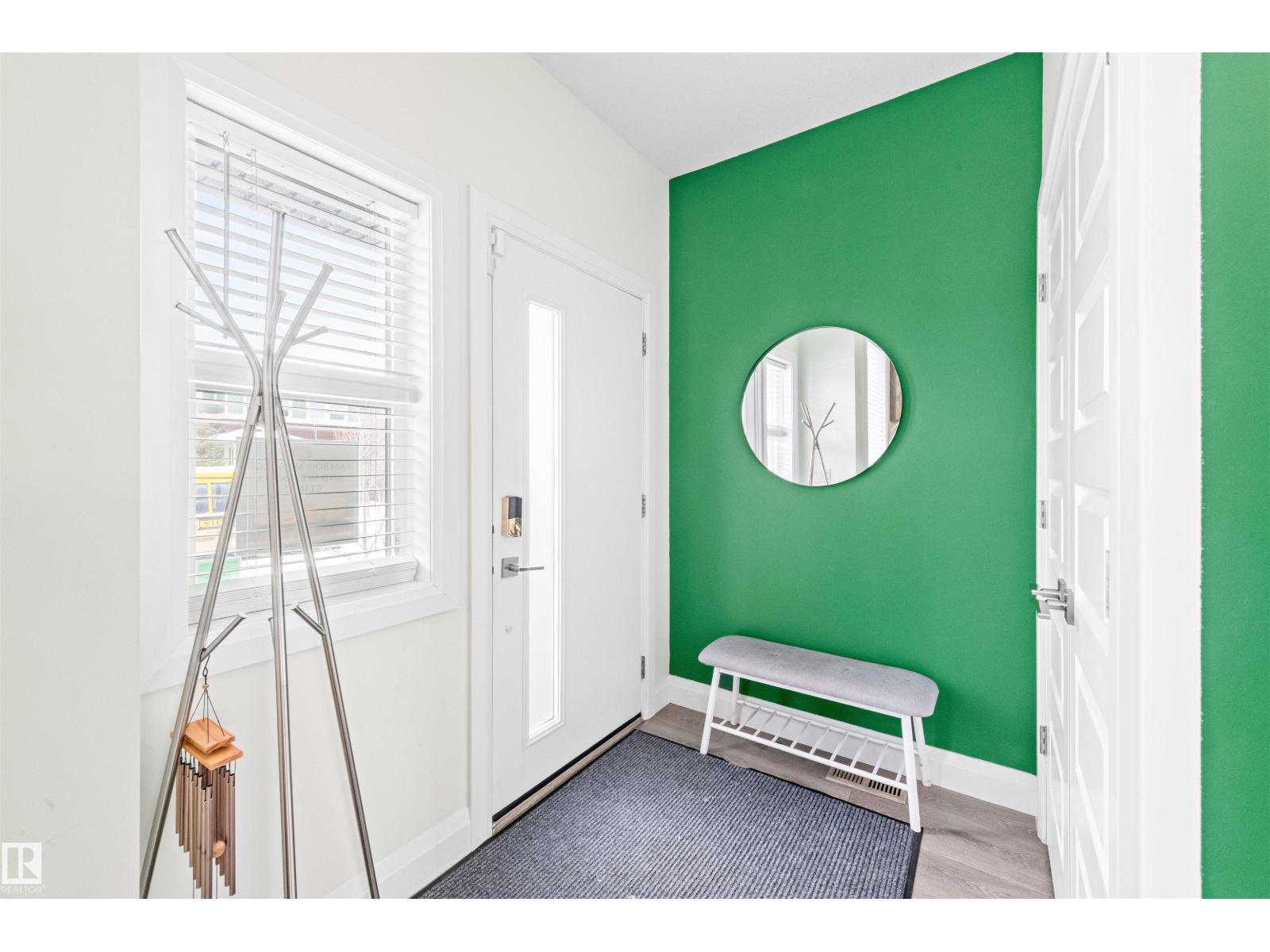 389 Charlesworth DR SW SW