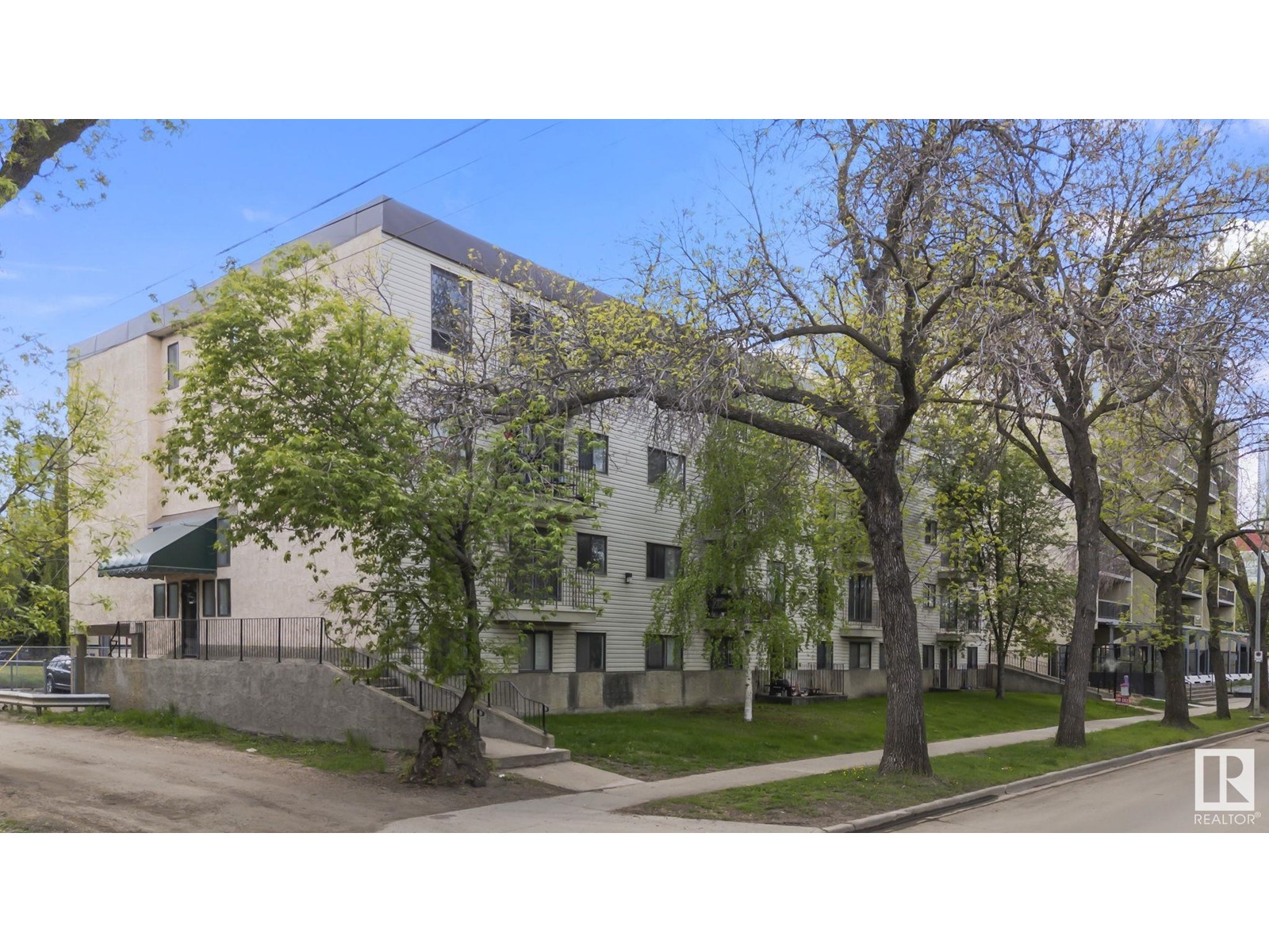 #102 9323 105 AV NW