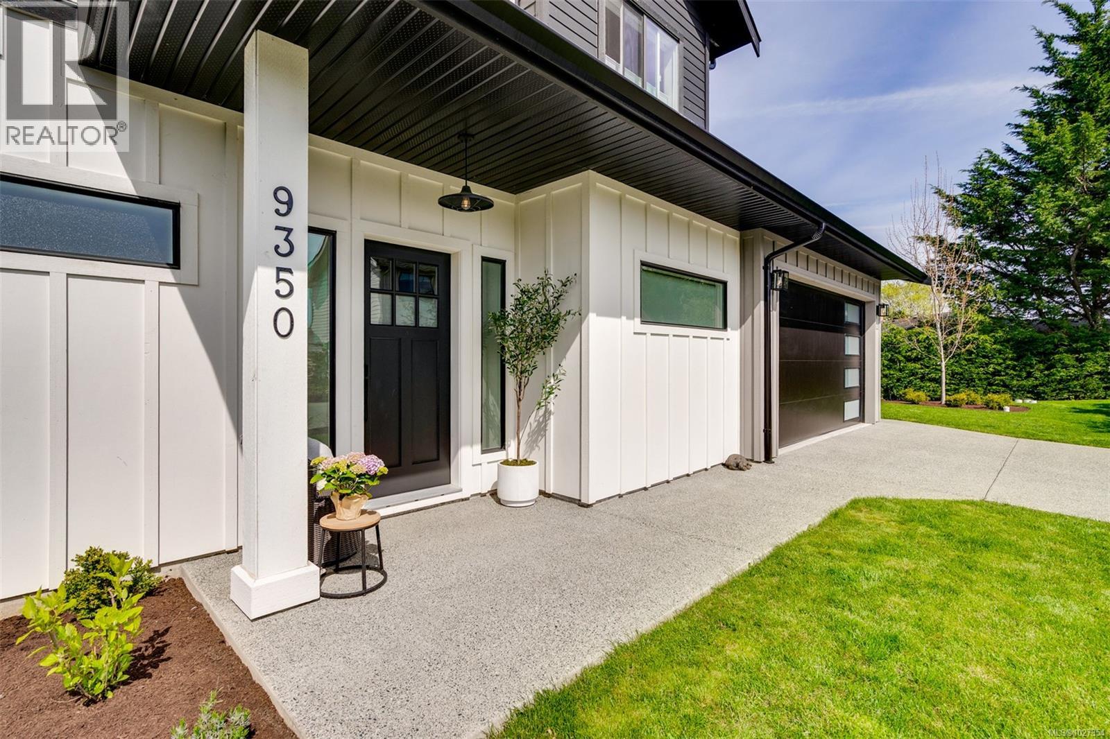 9350 East Saanich Rd