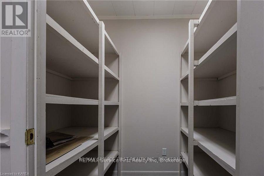 UNIT #4 - 159 WELLINGTON STREET