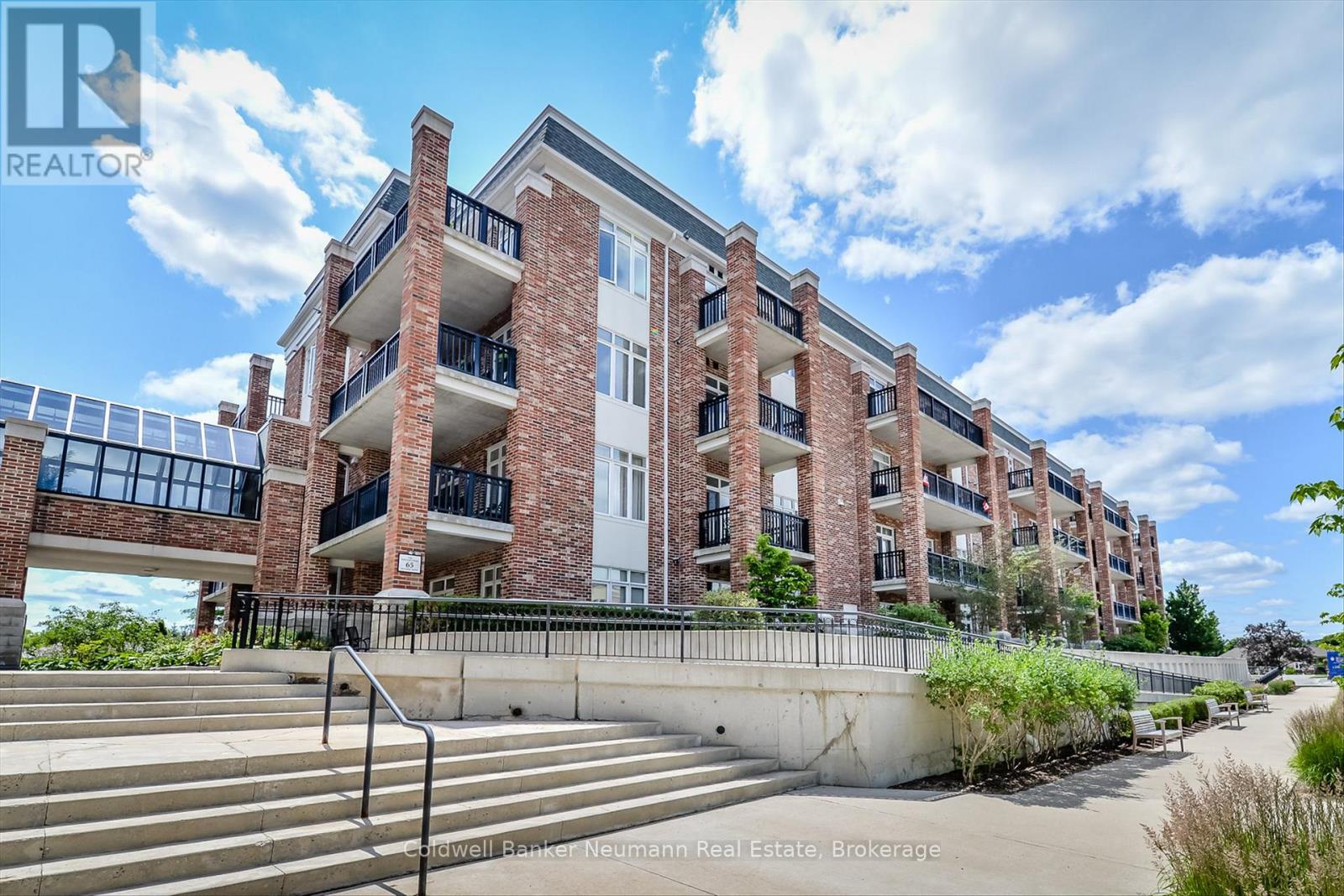 C404 - 65 BAYBERRY DRIVE