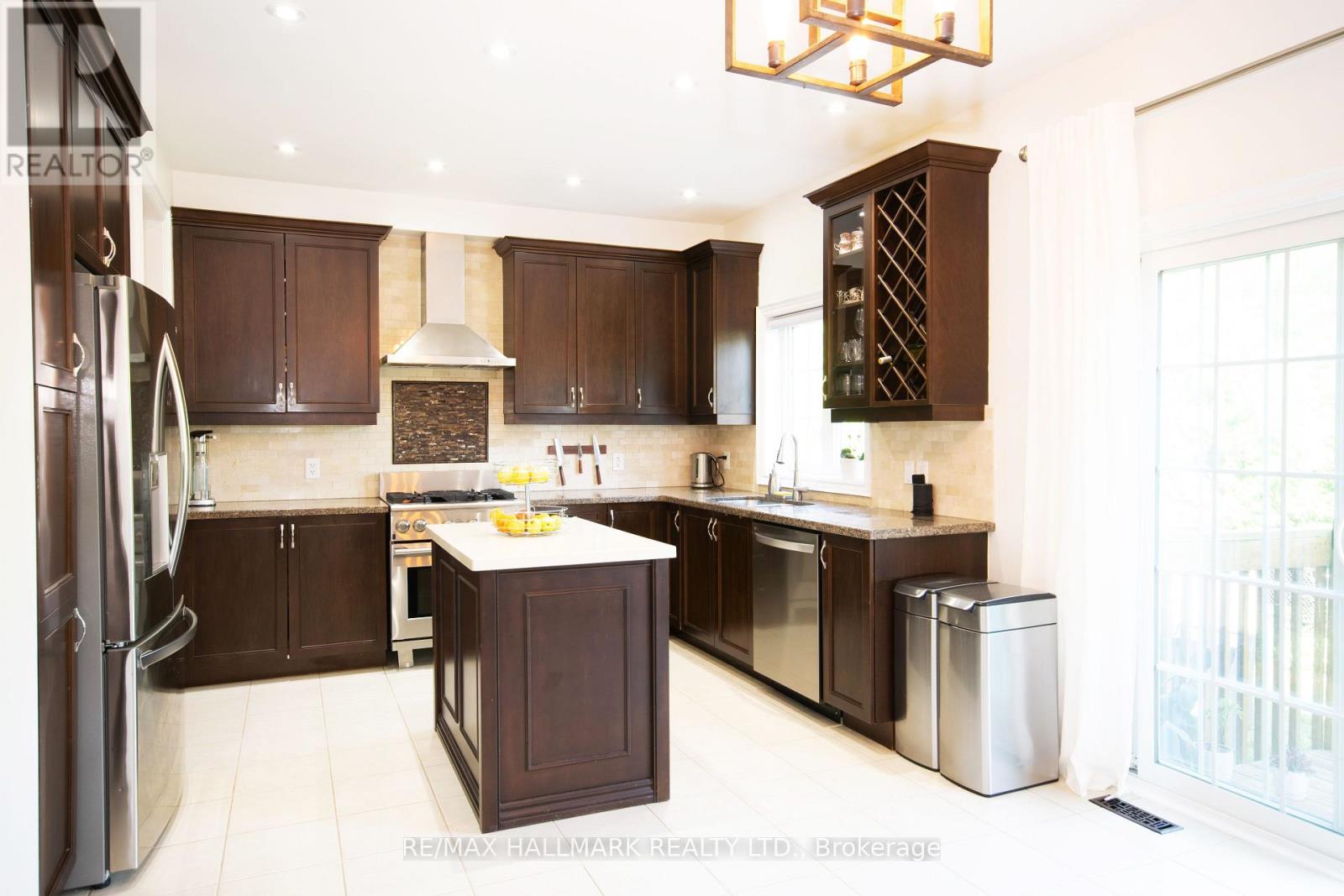 128 WOLF CREEK CRESCENT