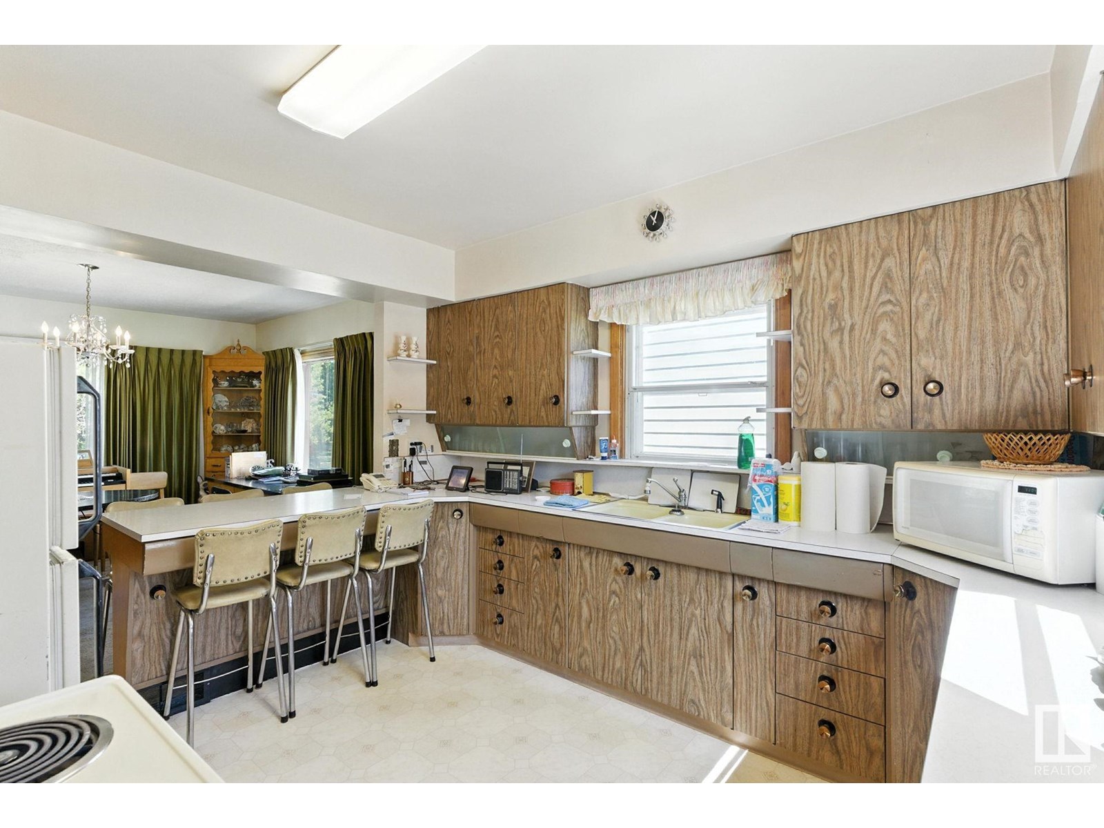 11033 107 ST NW