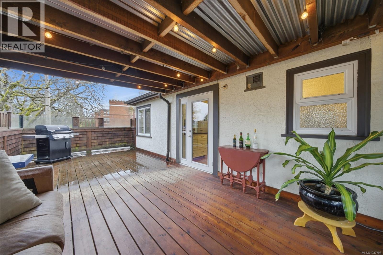 1122 Old Esquimalt Rd