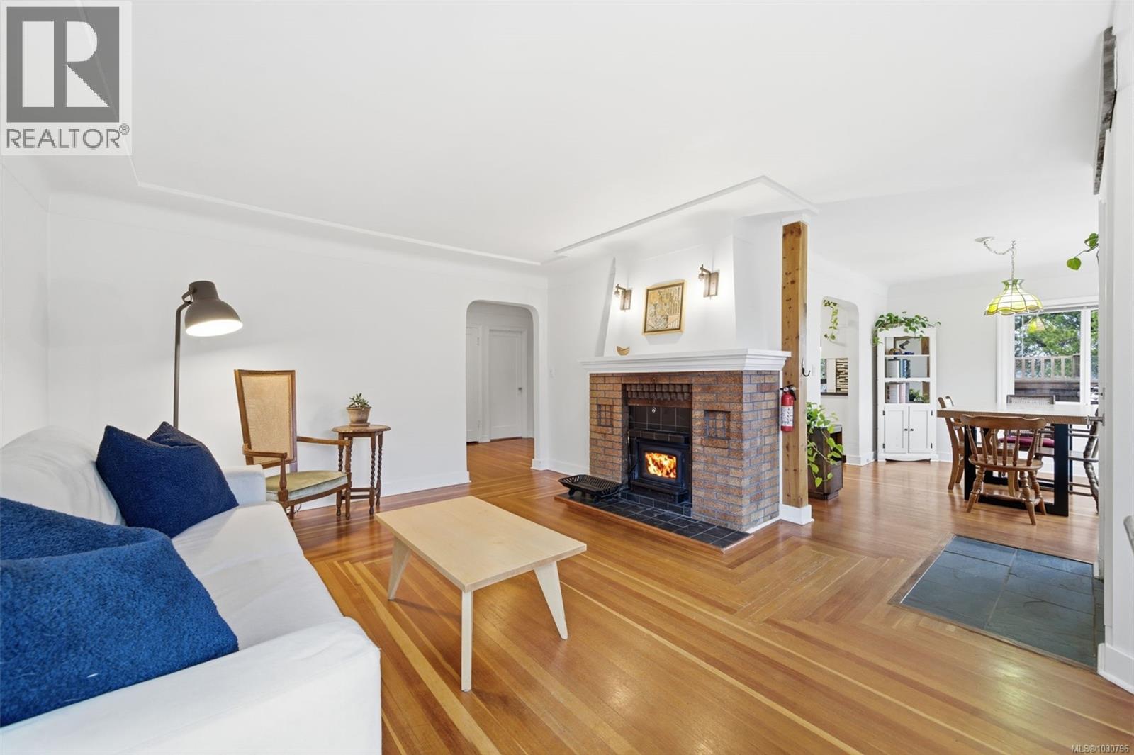 1122 Old Esquimalt Rd