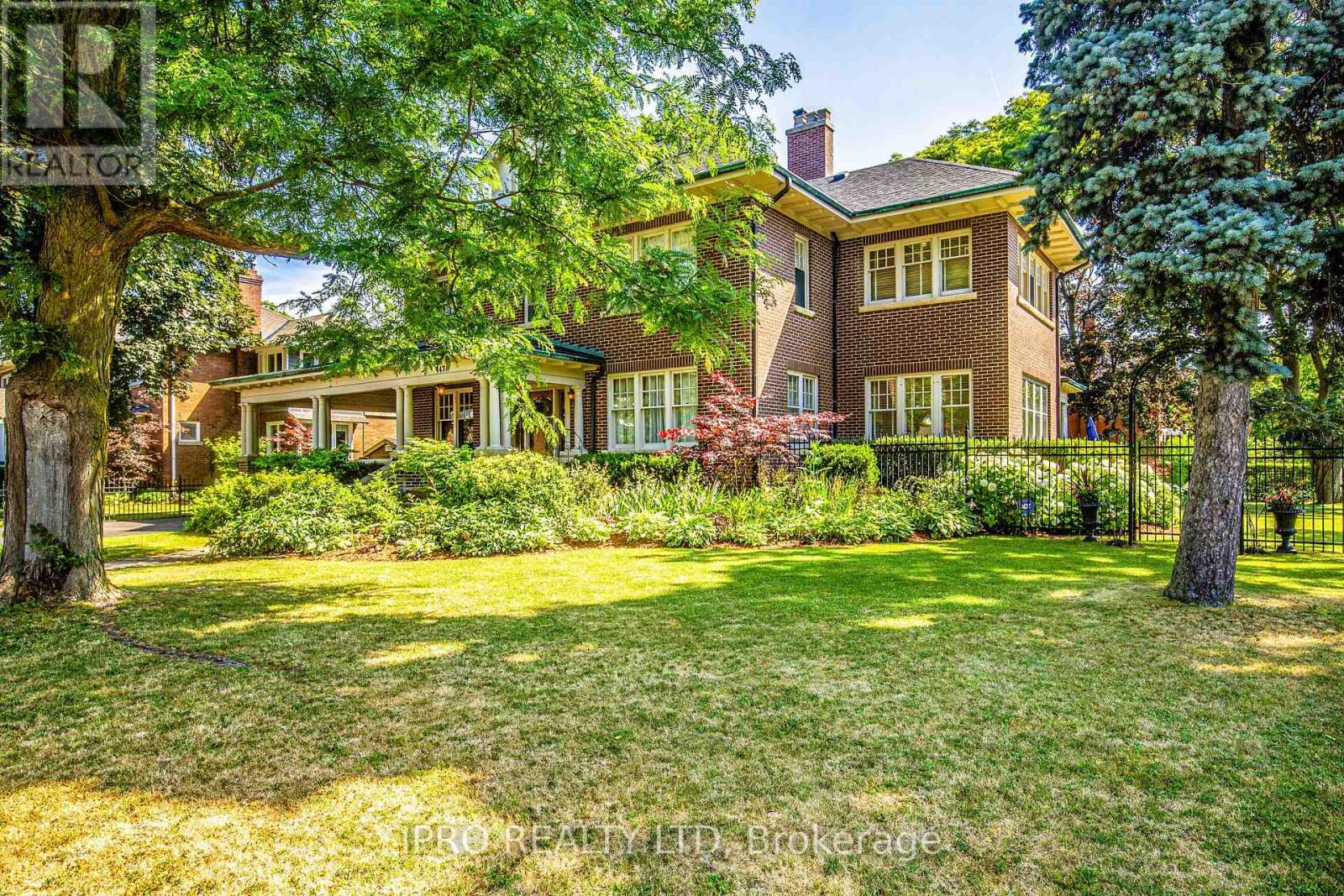 447 SIMCOE STREET N