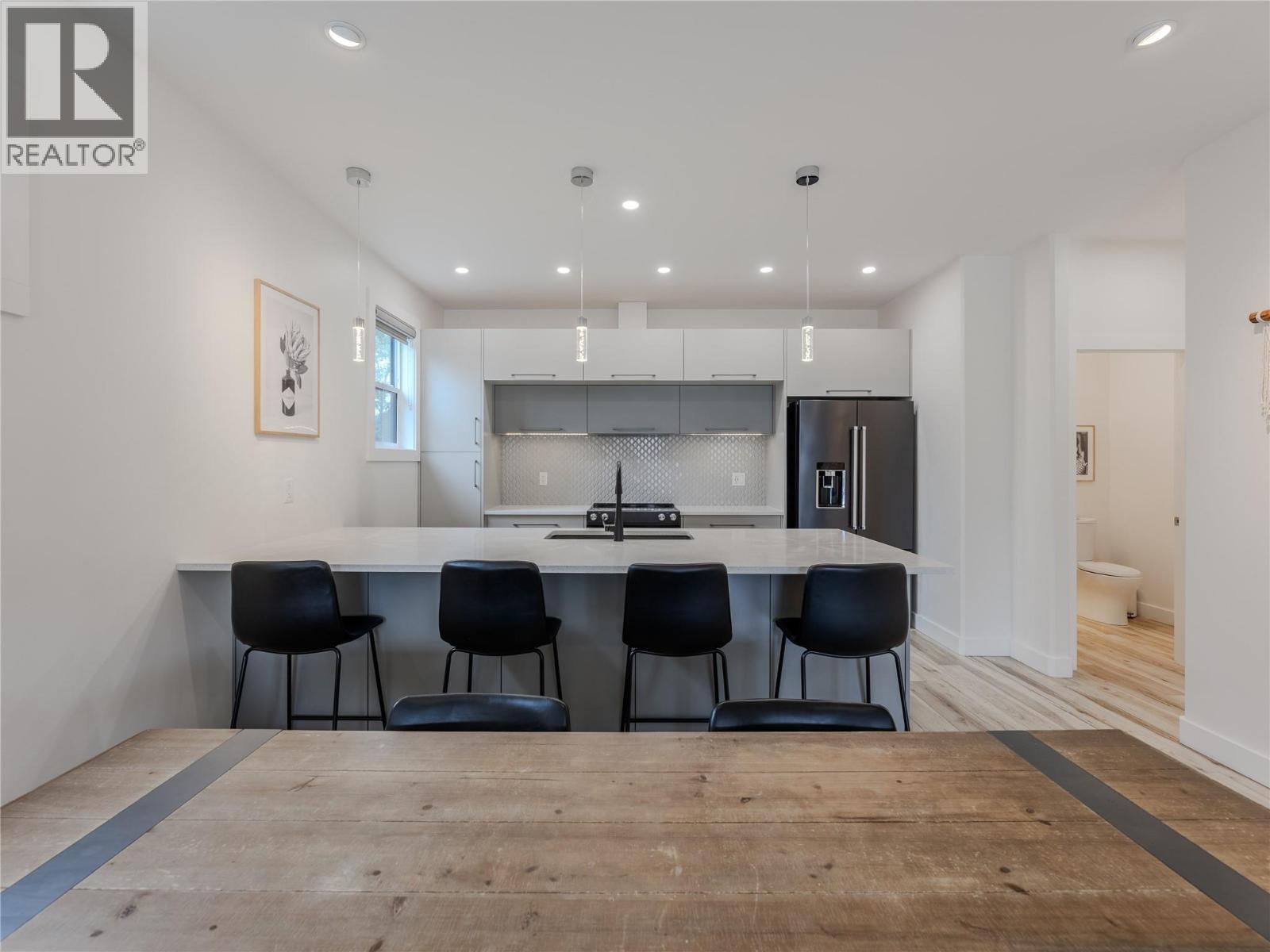 190 VANCOUVER Avenue Unit# 104