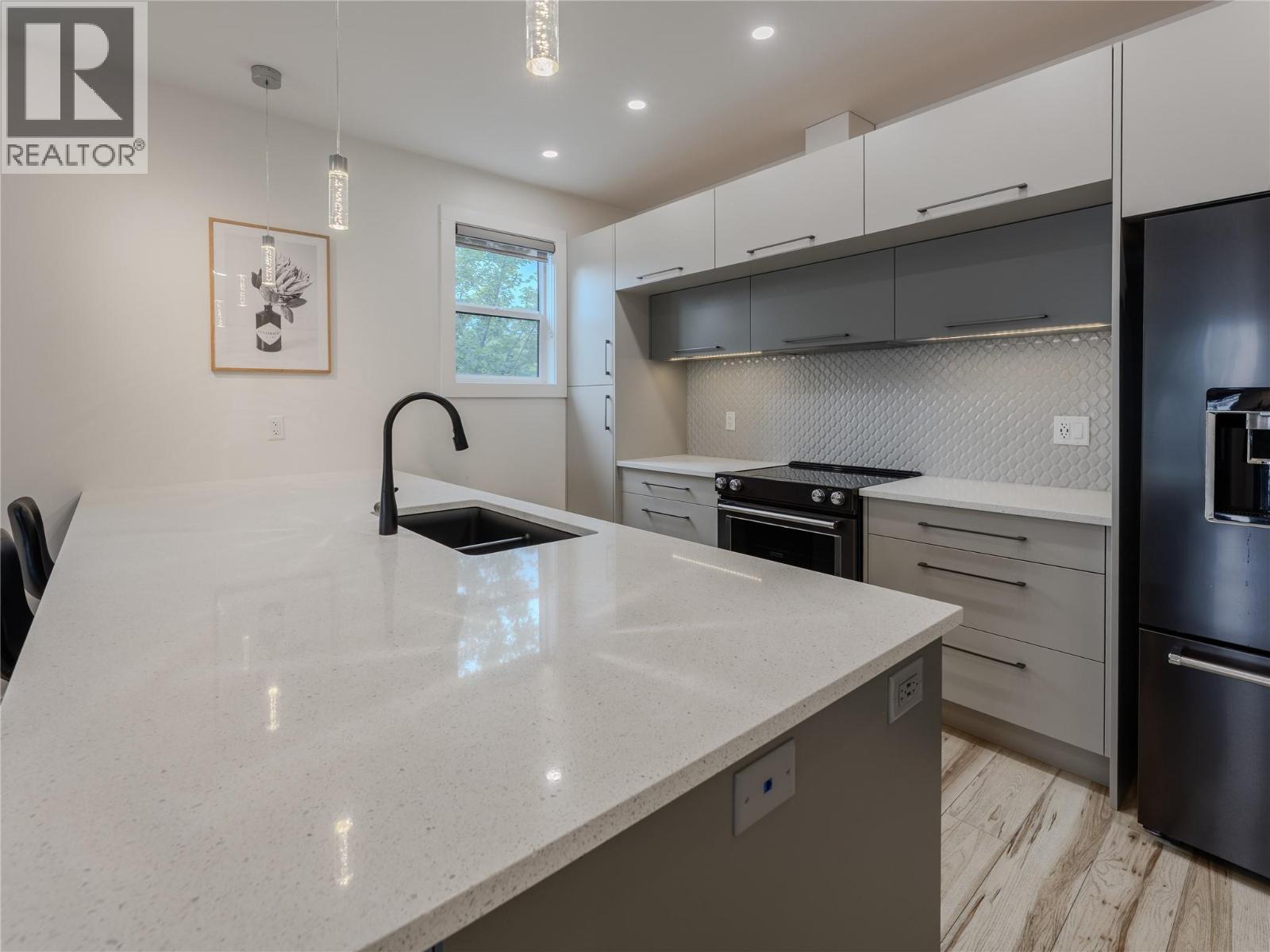 190 VANCOUVER Avenue Unit# 104