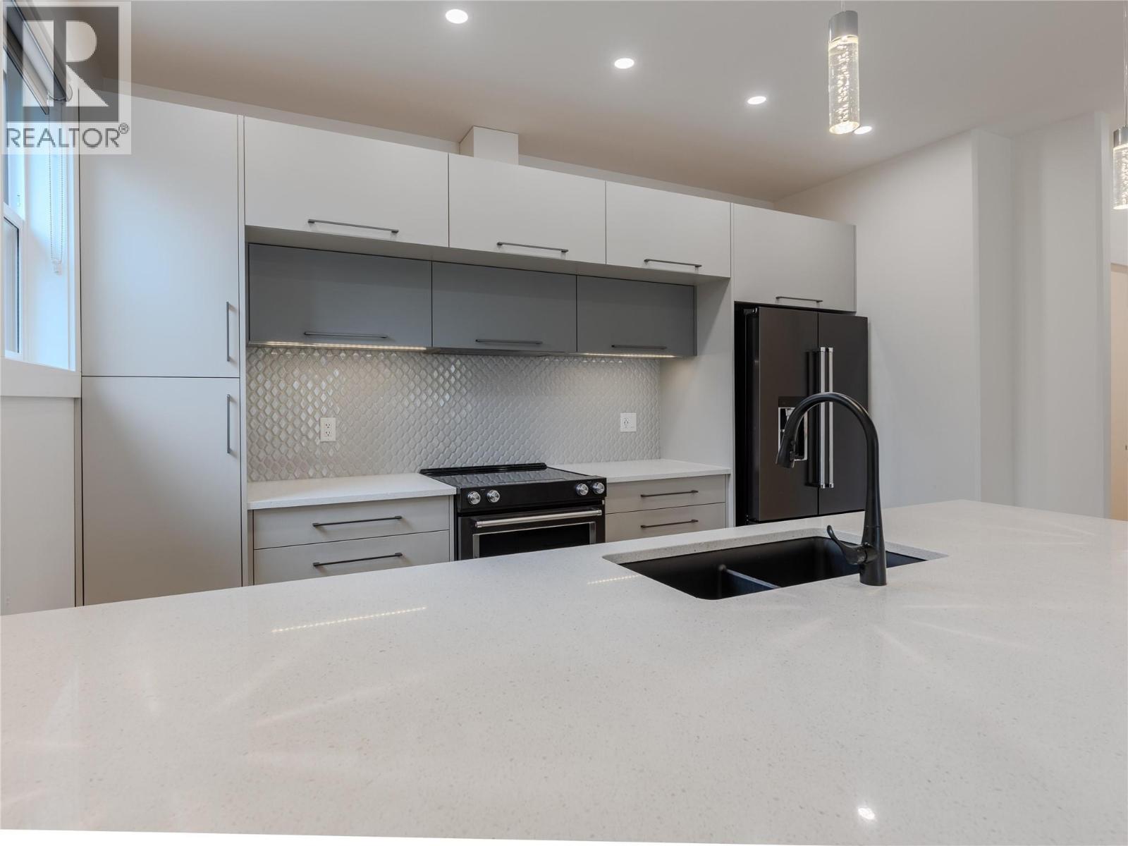 190 VANCOUVER Avenue Unit# 104