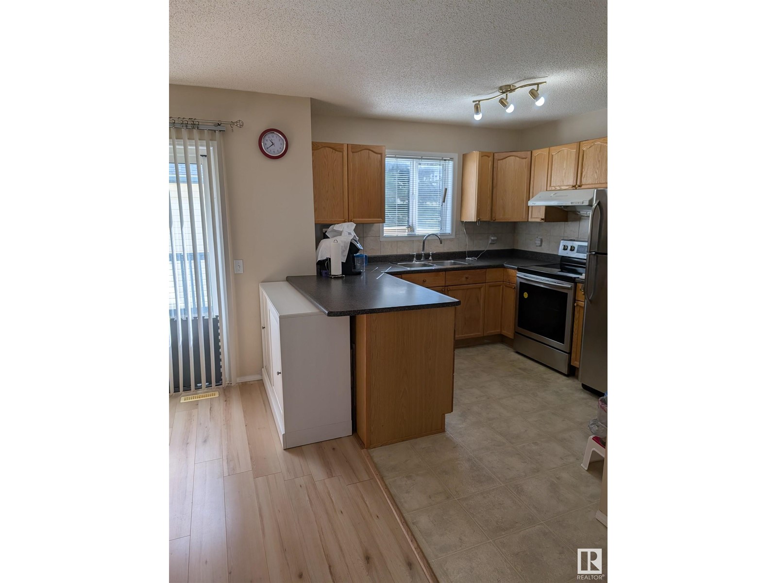 #3 10909 106 ST NW