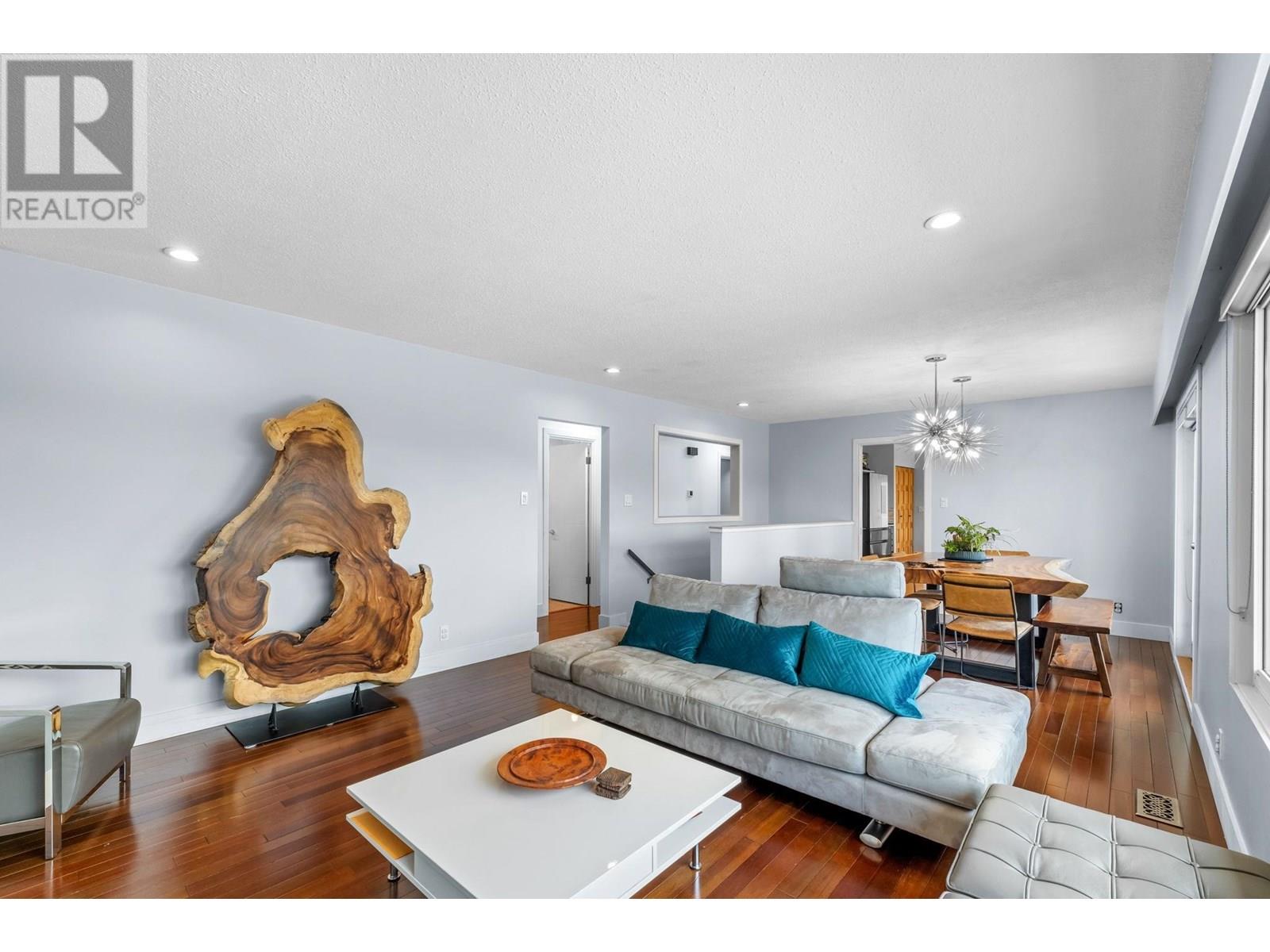 1480 ELINOR CRESCENT