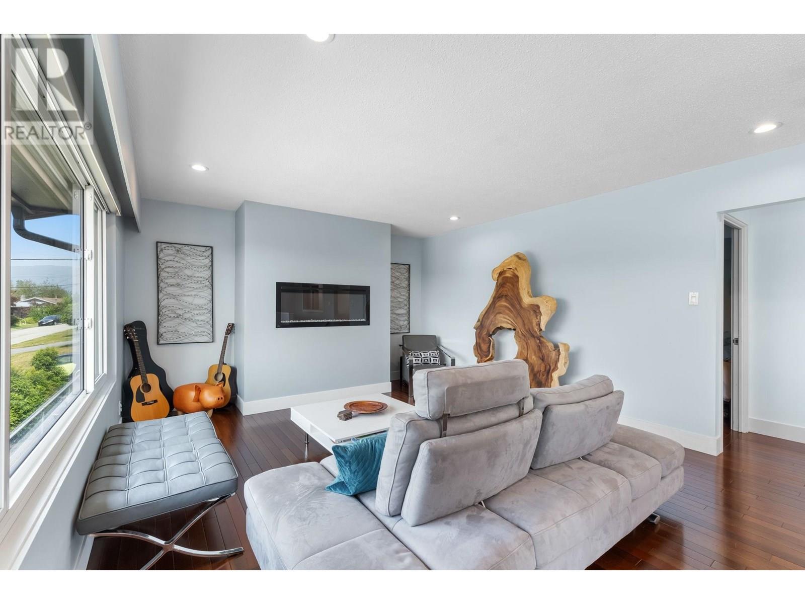 1480 ELINOR CRESCENT