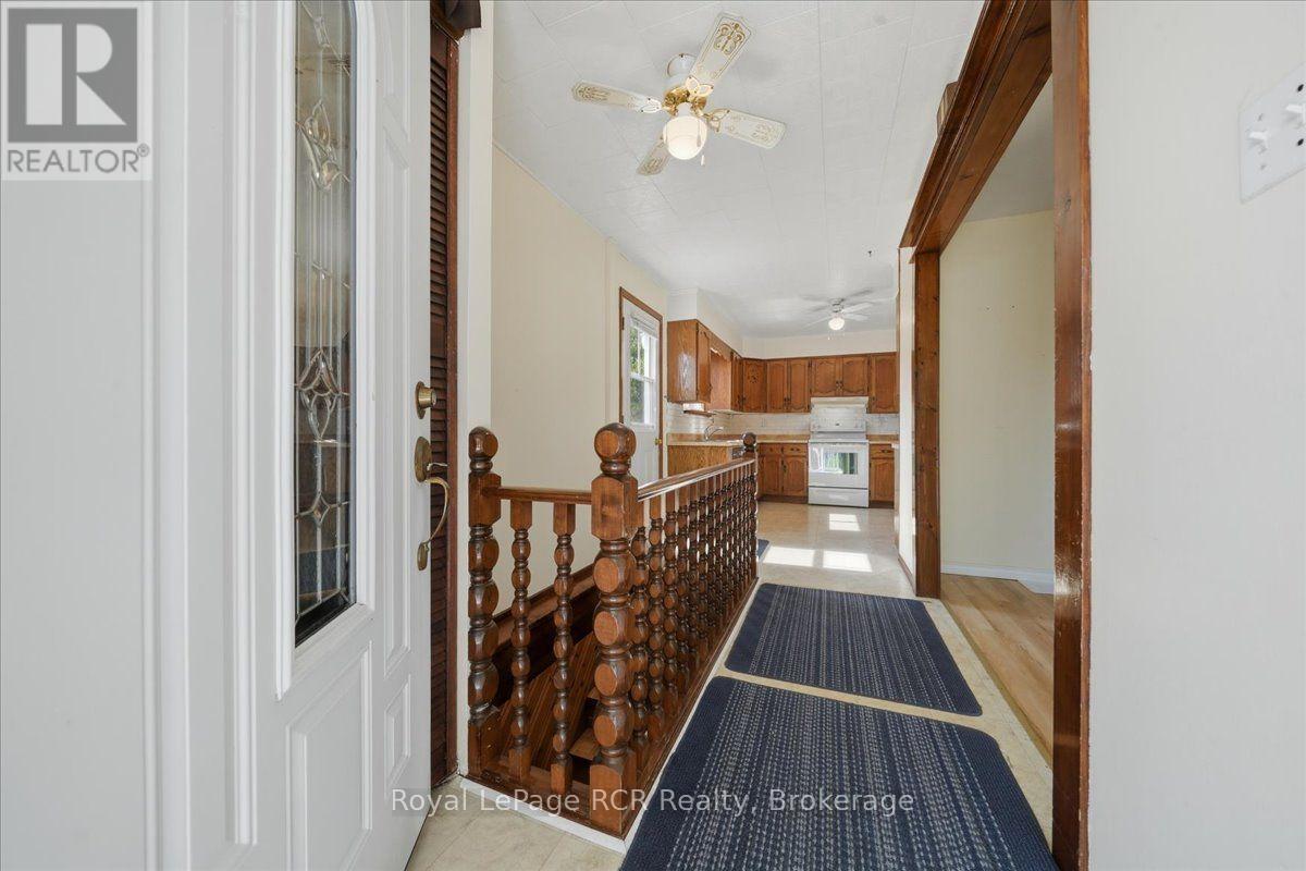 1124 12TH STREET E
