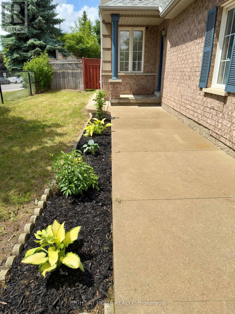 32 HOCKEN COURT