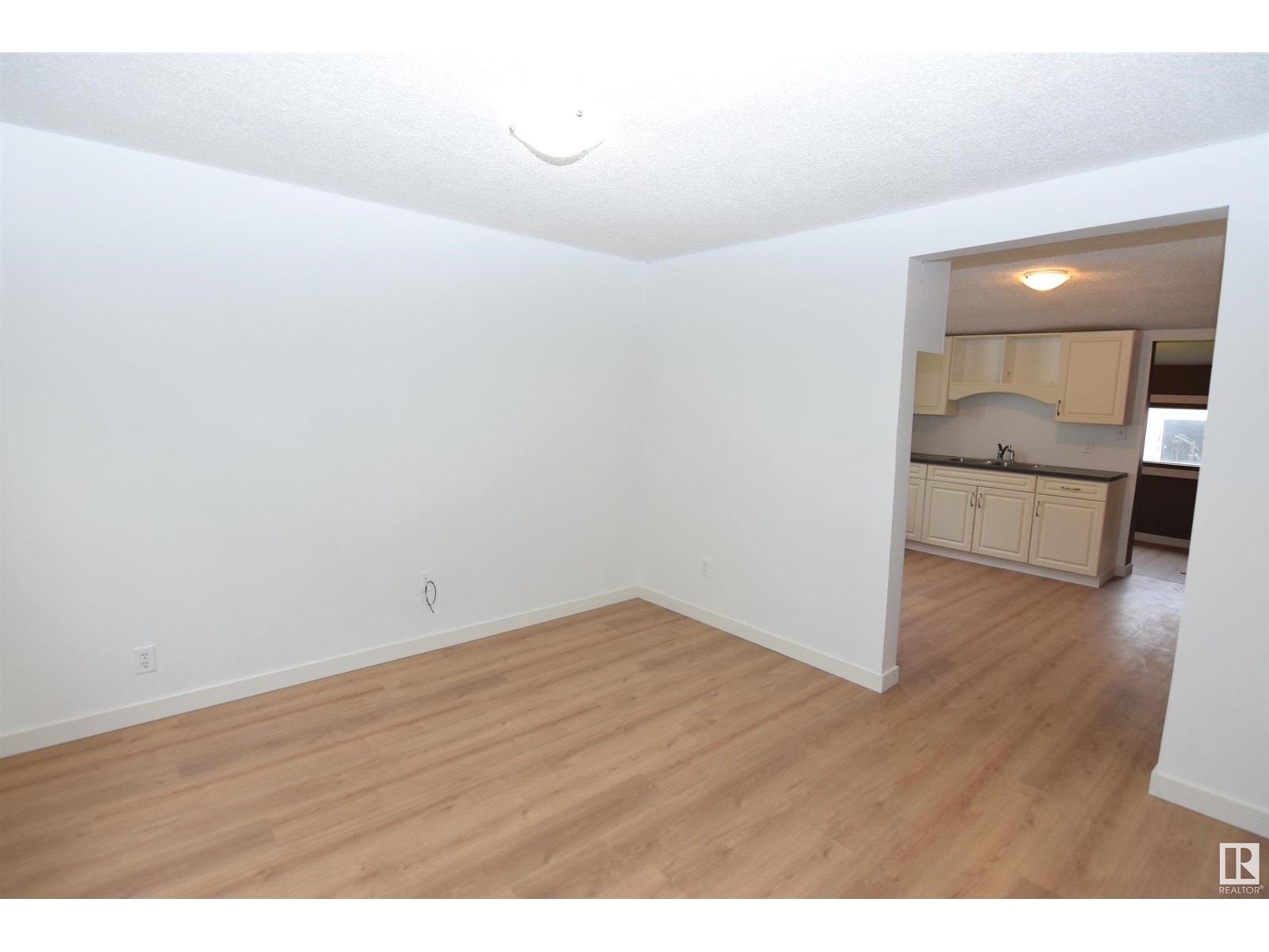 12209 92 ST NW