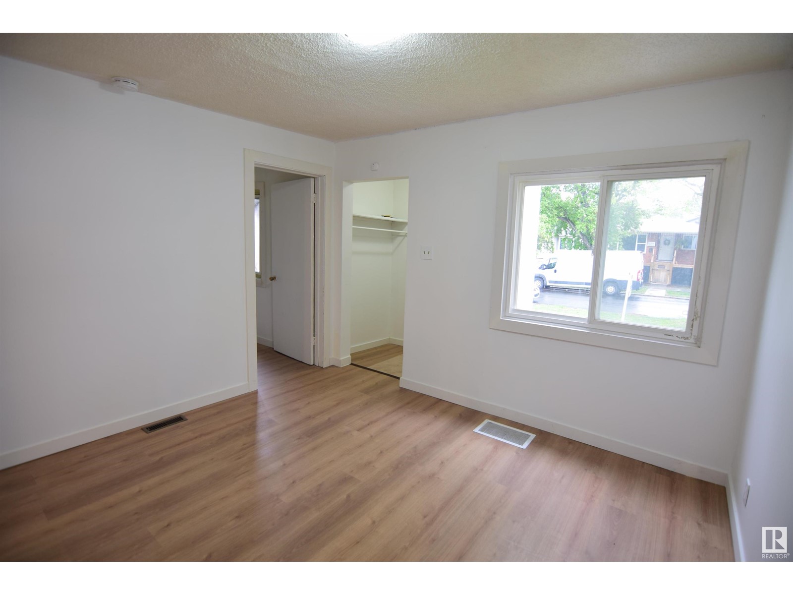 12209 92 ST NW