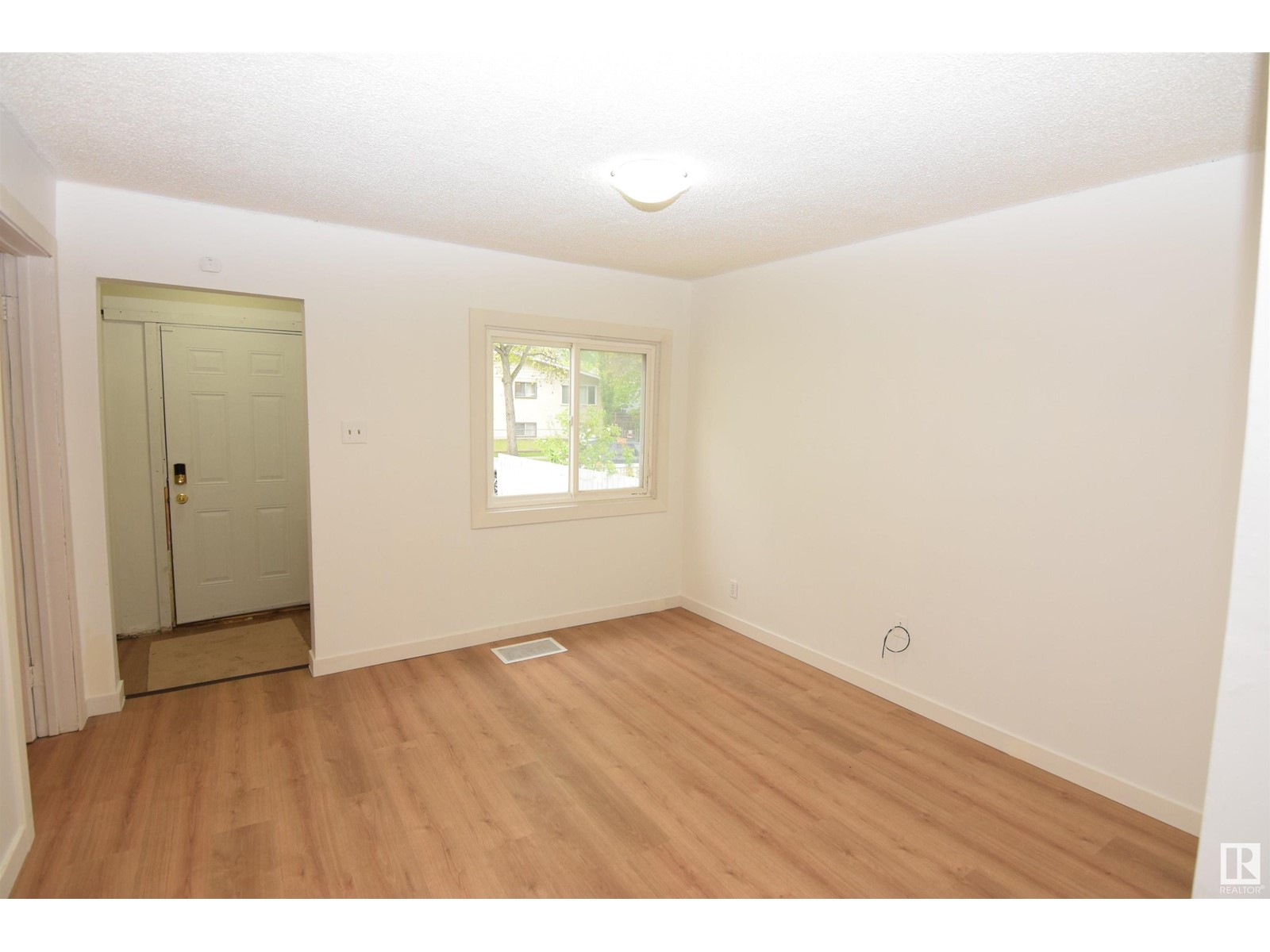 12209 92 ST NW
