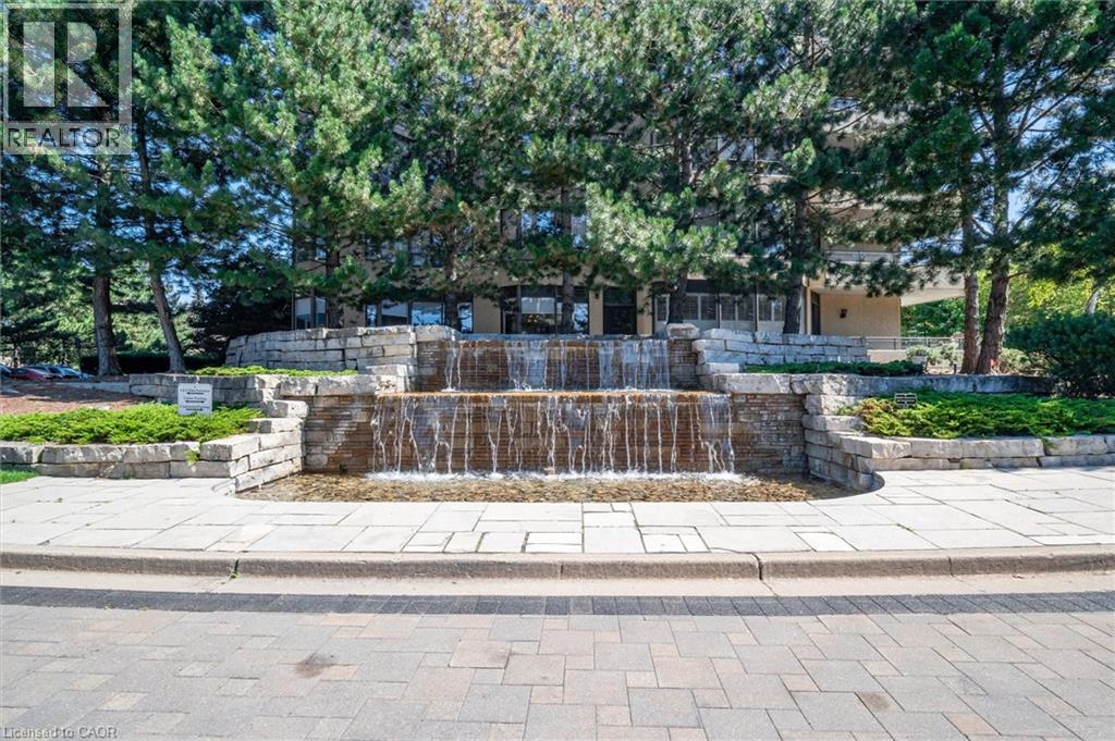 6 WILLOW Street Unit# 702