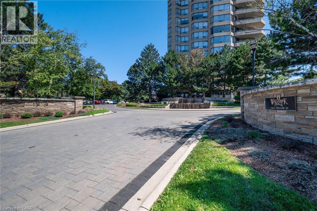 6 WILLOW Street Unit# 702