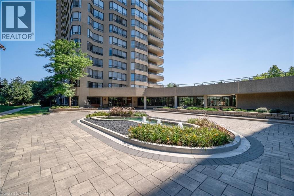 6 WILLOW Street Unit# 702